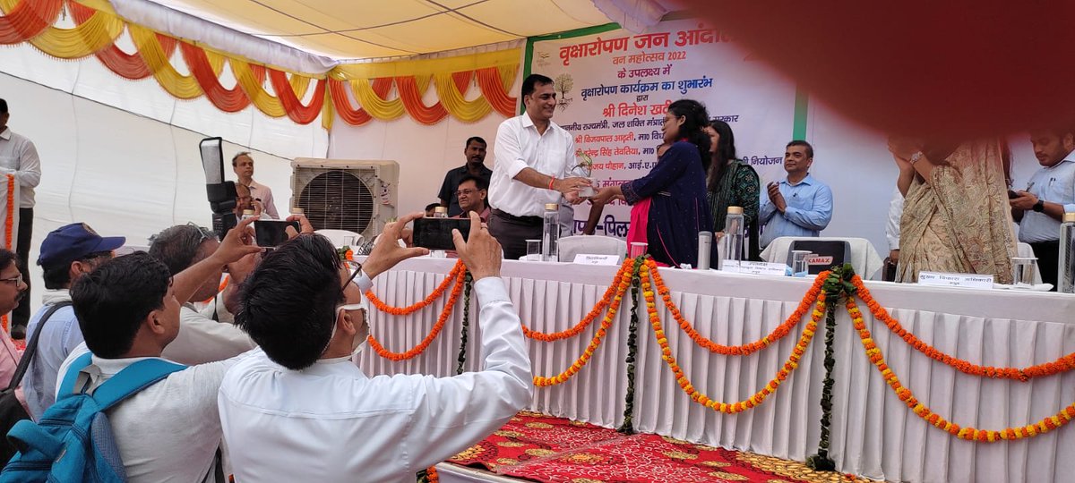 archana_ias2014's tweet photo. #VanMahotsav 
Plantation was done at HPDA anand vihar scheme with Nodal officer Sri Ajay Chauhan sir, Housing secratary and hon state minister Sri Dinesh khatik ji along with DM ,CDO and whole HPDA team...
@InfoDeptUP @myogiadityanath @CMOfficeUP @HapurPilkhuwa https://t.co/jT9q3G6bIl