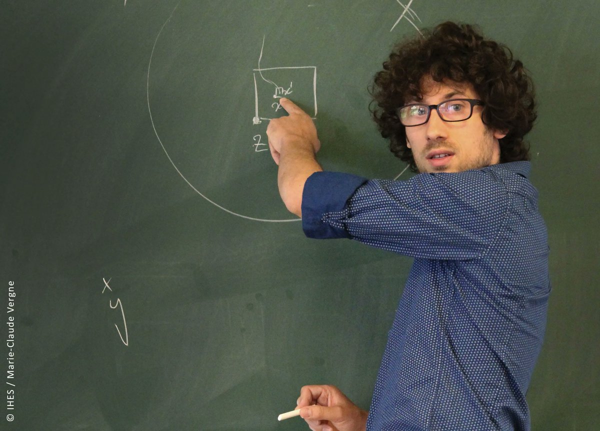 L'@INSMI_CNRS adresse toutes ses félicitations à Hugo Duminil-Copin, professeur permanent <a href="/Institut_IHES/">Institut des Hautes Études Scientifiques - IHES</a> &amp; professeur <a href="/UNIGEnews/">Université de Genève</a> <a href="/unige_en/">UNIGE_en</a>, spécialiste en probabilités, lauréat de la médaille Fields 2022 ! ⤵️
insmi.cnrs.fr/fr/cnrsinfo/le…
#FieldsMedal #ICM2022 <a href="/CNRS/">CNRS 🌍</a> <a href="/CNRSIdFSud/">CNRS à Paris-Saclay</a>