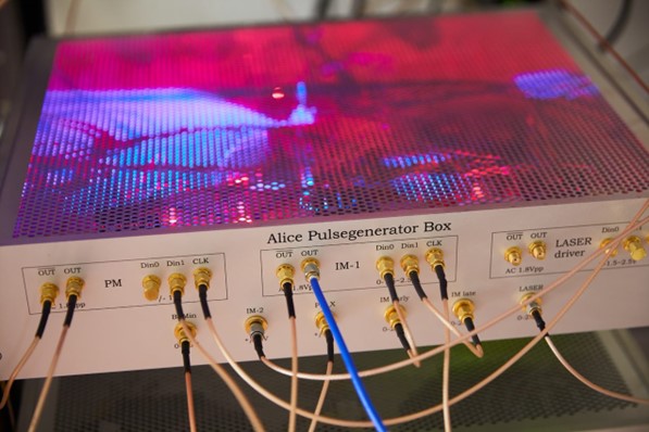 News🗞️ <a href="/QuTech_news/">QuTech</a>, <a href="/Eurofiber/">Eurofiber</a> and <a href="/JuniperNetworks/">HPE Juniper Networking</a> launch a testbed for commercial application for quantum cryptography between several datacenters in the Province of Utrecht. Next is to open the project for new partners from industry to join: bit.ly/3NEcpW5