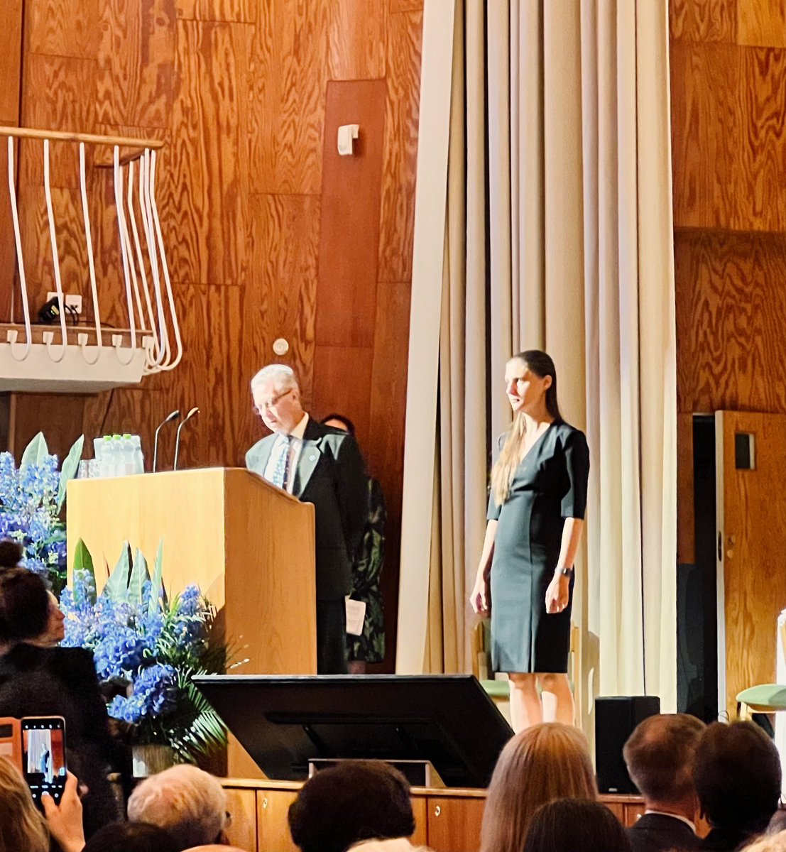 Maryna Viazovska just received a Fields Medal in Helsinki for her profound contributions to Fourier theory and optimal sphere packing problems. Congratulations! #mathematics #fieldsmedal