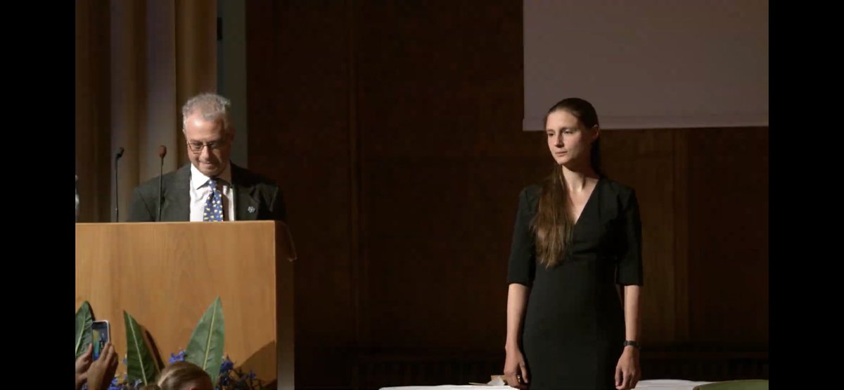 a #FieldsMedal 2022 goes to Prof. Maryna Viazovska from @EPFL @EPFL_en 🇨🇭👏 Aside from her beautiful work that even a neuroscientist can (attempt to) appreciate — optimal packing has been a topic in grid cells — delighted to see another woman win, and one from 🇺🇦! 💪👏🎉