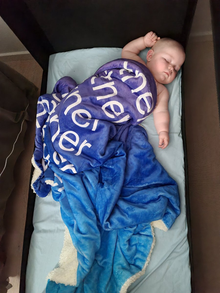rawmountain's tweet image. The snuggliest little marshmallow had a great flight from Dublin to Copenhagen. Complained a bit but never cried. Mostly all smiles.
Needs time to get used to not being home, but sleeping relatively well!
@Zizaran videochatted with Liam yesterday and he laughed at the phone ❤️