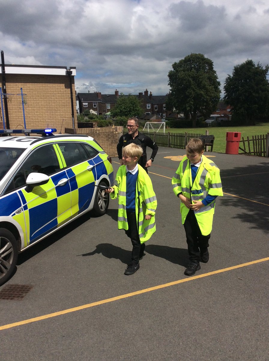 ReginaldMitch's tweet photo. What a great time our Junior Cadets have had! Thank you @StaffsPolice @ChildrenFirstLP https://t.co/2HbfjmZhw5