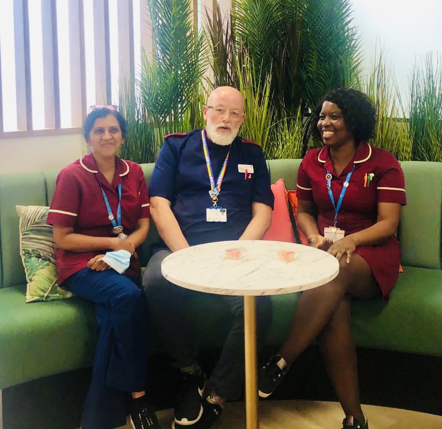 What a great start to the week hanging out in the new staff chill-out zone at @ImperialNHS CXH @LeenaAnthony10 @NomsaNyabunze @LouiseEnright87 @n_PiresRN @MerlynMarsden @ianlush13 @Imperialpeople