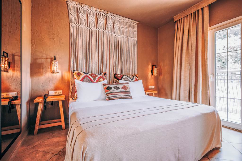THIS HOTEL 😍 

Stay here from just £669pp! 
> COOK'S CLUB ADAKOY
> 15th May 2023
> 7 Nights 
> Standard Room 
> Half Board 
> London Flights 
> Luggage &amp; Flights Included 

 Call us on 01730 711010 or email Leisure@meonvalleytravel.com to find out more! 🌍