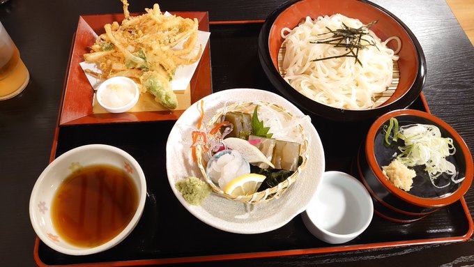 旅行ではサウナと宿泊も兼ねて富山のスパ・アルプスと金沢のゆめのゆとテルメ金沢と福井のゆー遊に行ったがテルメ金沢は値段がバグってて最高やった
施設内で3000円使うコース選ぶと入浴料1200円が無料になり焼肉定食1500円くらいと酒500円と深夜料金1100円で3000ちょいで豪遊できる(画像は施設ご飯) 