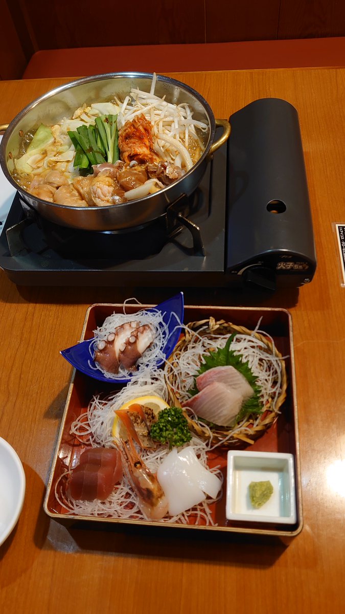 旅行ではサウナと宿泊も兼ねて富山のスパ・アルプスと金沢のゆめのゆとテルメ金沢と福井のゆー遊に行ったがテルメ金沢は値段がバグってて最高やった
施設内で3000円使うコース選ぶと入浴料1200円が無料になり焼肉定食1500円くらいと酒500円と深夜料金1100円で3000ちょいで豪遊できる(画像は施設ご飯) 