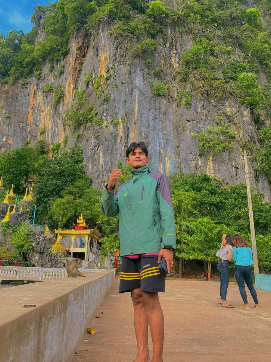 Minpaing4That's tweet photo. ကျနော် လောက် ချစ်တက်တဲ့ လူ ရှိပါ့ ဦး မလား 😔 https://t.co/YTTEC0Uve6