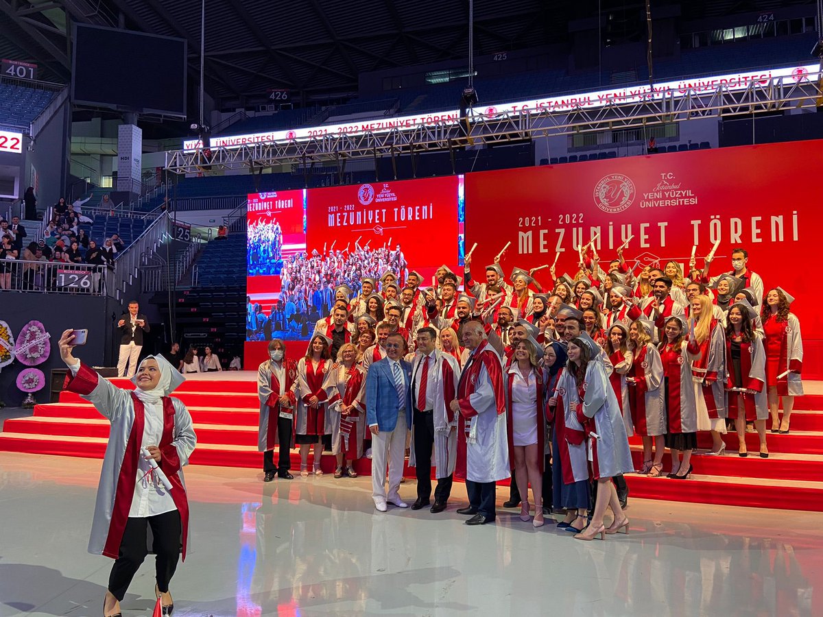 #iyyumezuniyet çoşkuyla samimiyetle ve gururla mezun ettik çiçeği burnunda meslektaşlarımızı…

#yeniyüzyılüniversitesitıpfakülteai