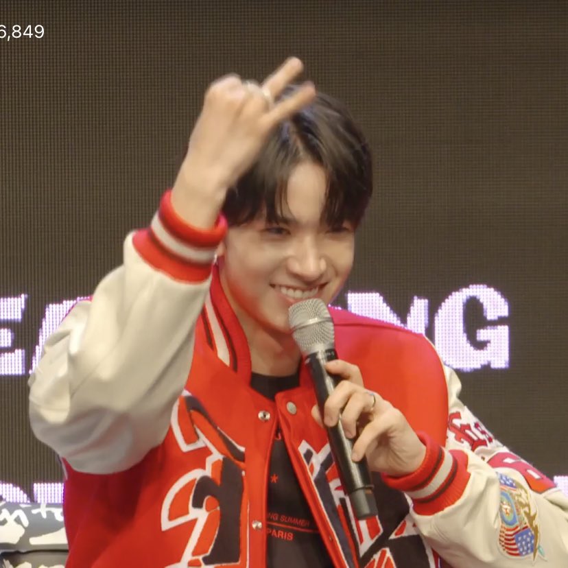 meantforpsh_'s tweet image. “heeseung ang gwapo mo”

“syempre naman —