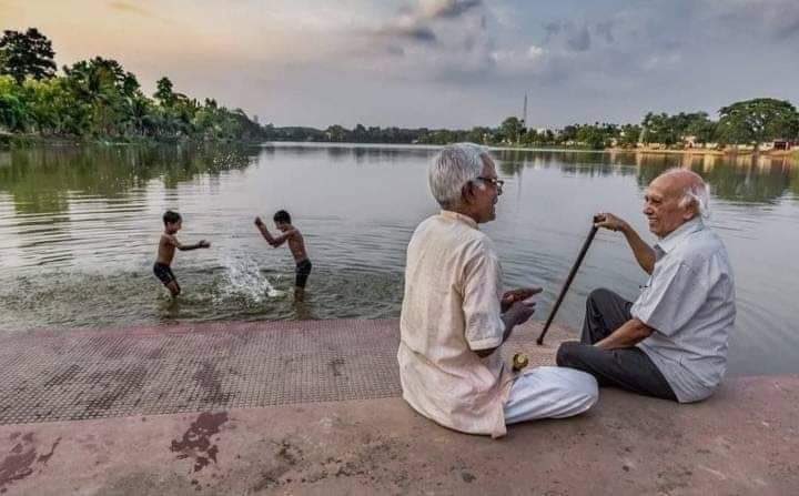 जीवन का मूल समझता हूँ,
धन को मैं धूल समझता हूँ।