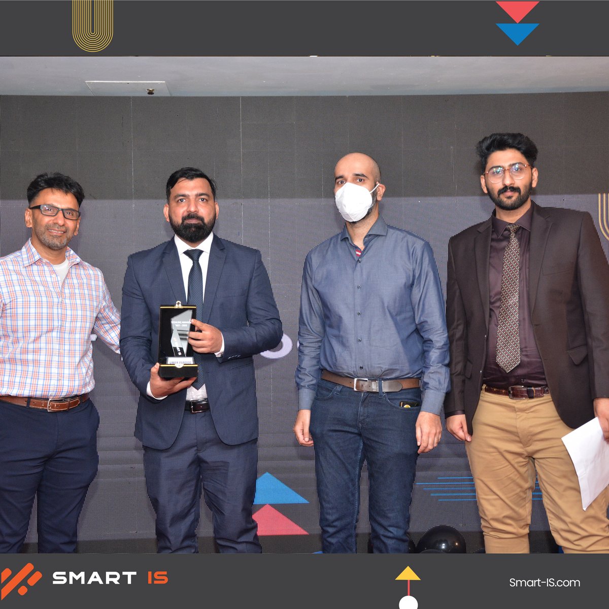 SmartISIntl's tweet photo. Here's a glimpse of the 7th Annual Dinner at Smart IS!
Thanks to @iqbalnaeem & @naveedramzan for being a part of it.
#SmartMarketingGroup #SmartISIntl #Annualdinner #EmployeeAppreciation #Achievements #Celebration #Employee #Care #LEAP #AnnualGathering #EmployeeAwards https://t.co/BmqcBke8Kr