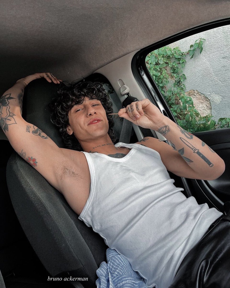 omsbruno's tweet image. ⠀⠀
⠀⠀
imagine living like a king someday
a single night without a ghost in the walls, we are the shadows screaming, take us now, we'd rather 𝗱𝗶𝗲 than live to rust on the ground