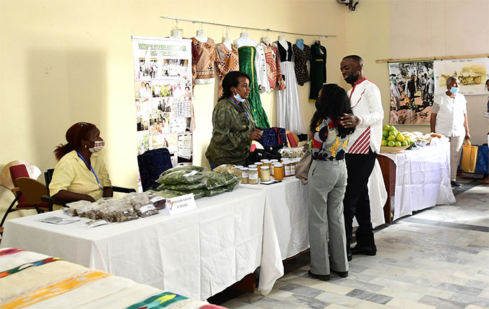 hawelti's tweet photo. Good Read: #Eritrean Women Agribusiness Association  

Eritrean Women Agribusiness Association, (EWAA), has been a leader in taking initiatives to address challenges and empower women commerical farmers  
https://t.co/3Q3g418yu6 https://t.co/kiRo0LOHO7