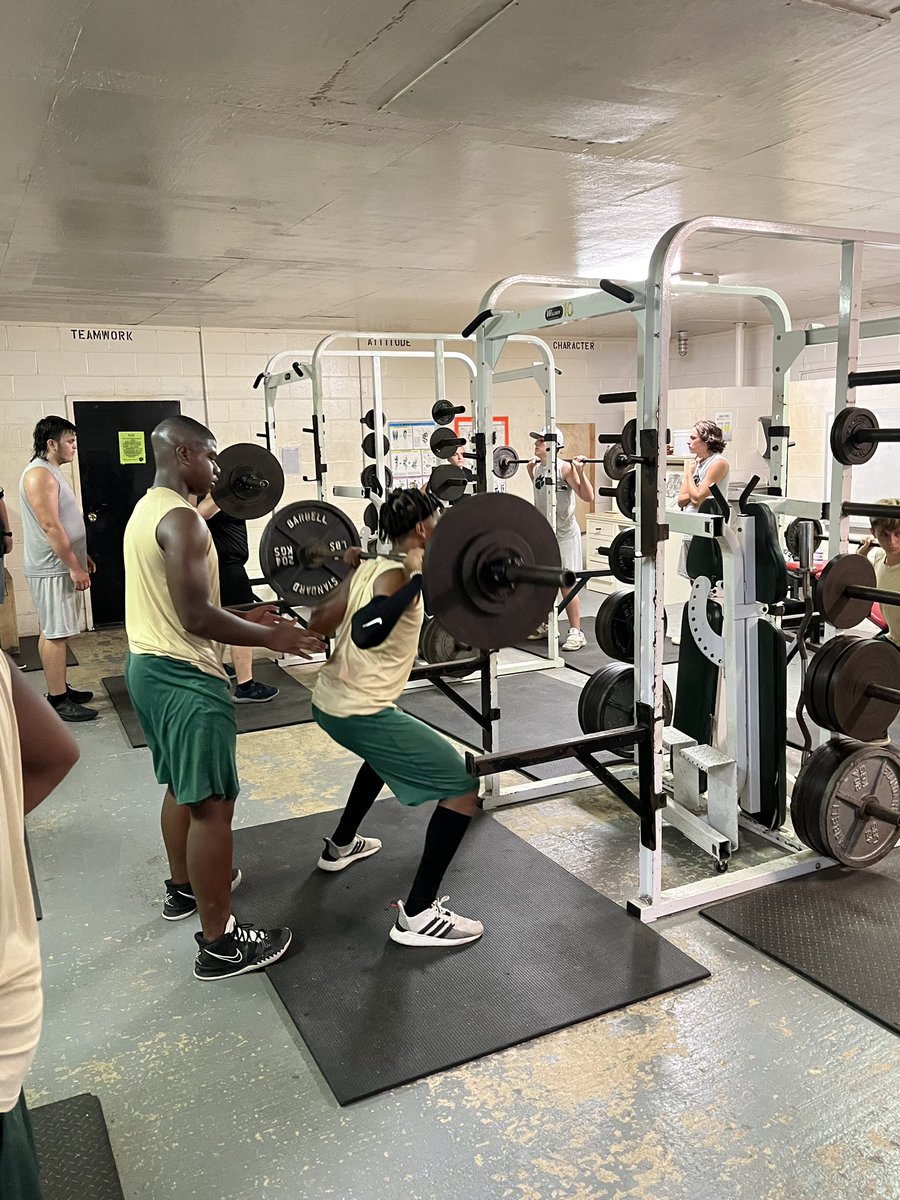 McLaurinTigerFB's tweet photo. High School and Junior High Tigers getting after it this morning! #WeAllWeGot https://t.co/G8DNFMgJnf