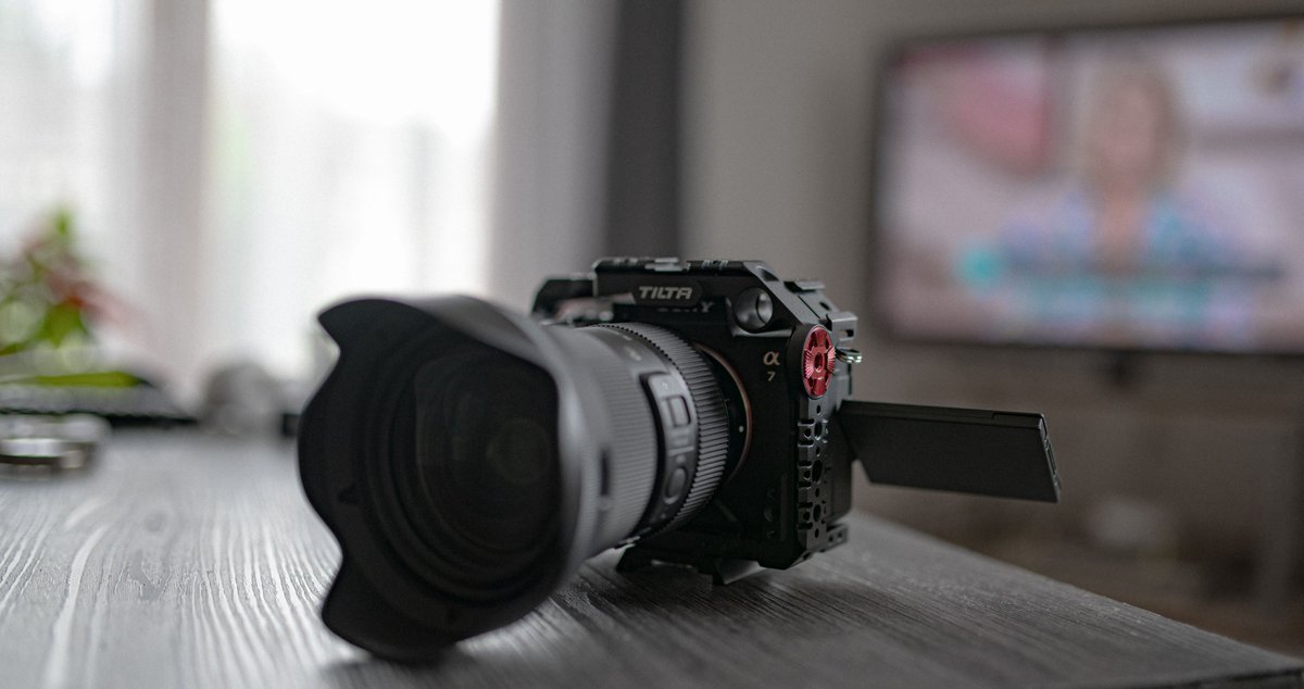 Deepy3D's tweet photo. Sony A7IV :  4 setup avec cage Tilta
#SONY #A7IV #Tilta #filmmaker #videomaker #cinelook #sonya7iv https://t.co/uzJ66dAgEr