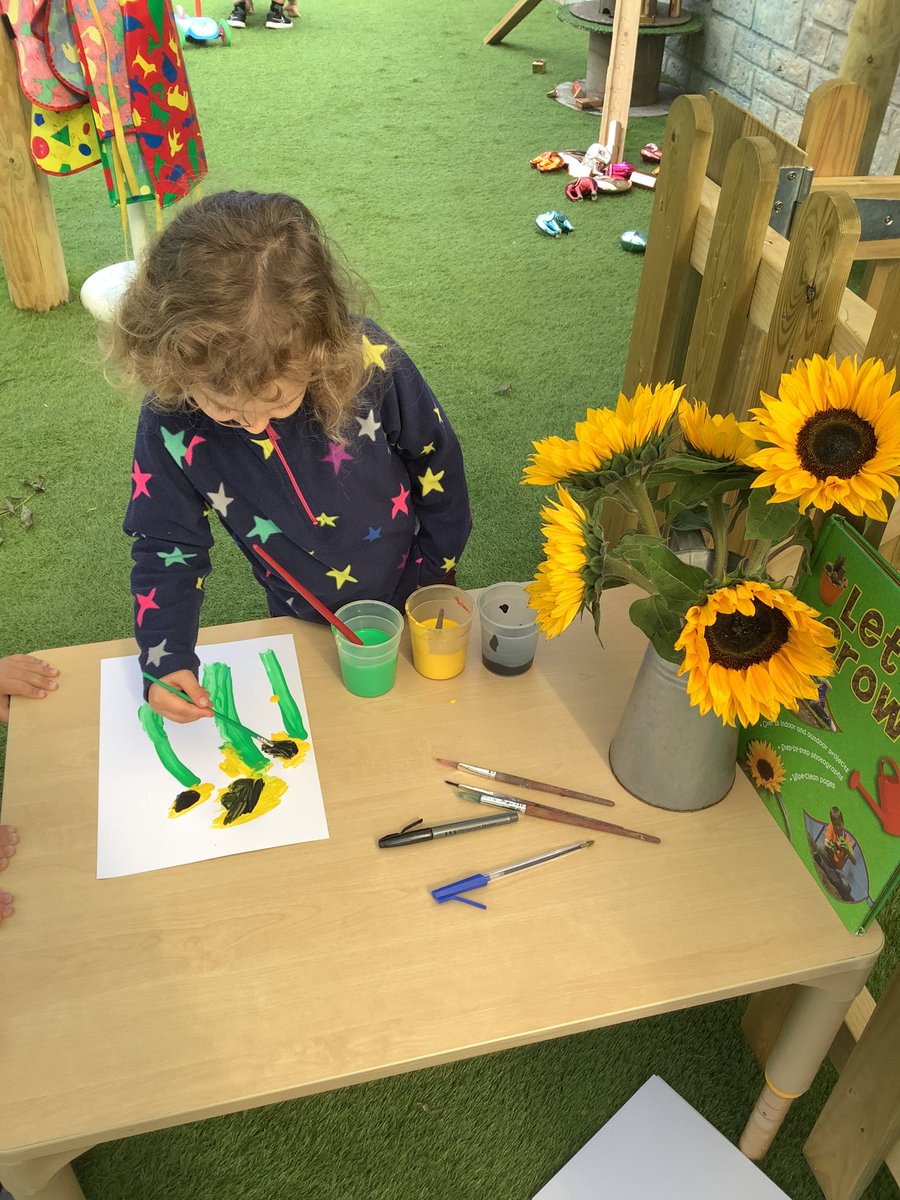 LittlePips1's tweet photo. 🌻Sunflowers are filling the Nursery this week 🌻 https://t.co/PRtMD33zGD