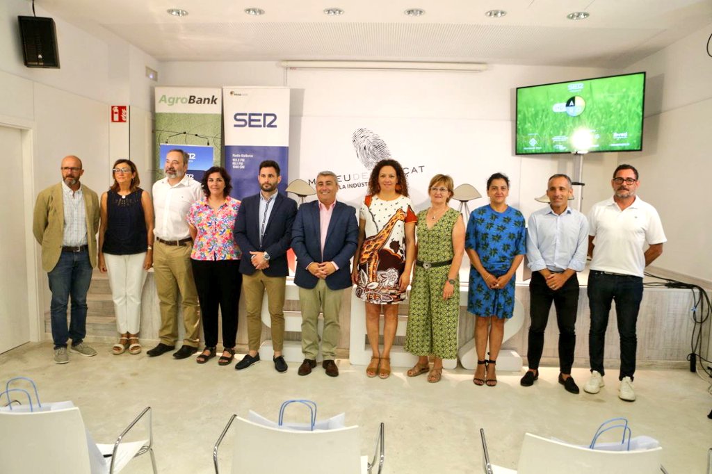 CatalinaClader1's tweet photo. Gràcies @SERmallorca per organitzar fòrums de debat i reflexió com aquest #SerAgro. I gràcies a totes les entitats i iniciatives amb projectes innovadors transformadors que hi participau. https://t.co/OKkfgsBIE0