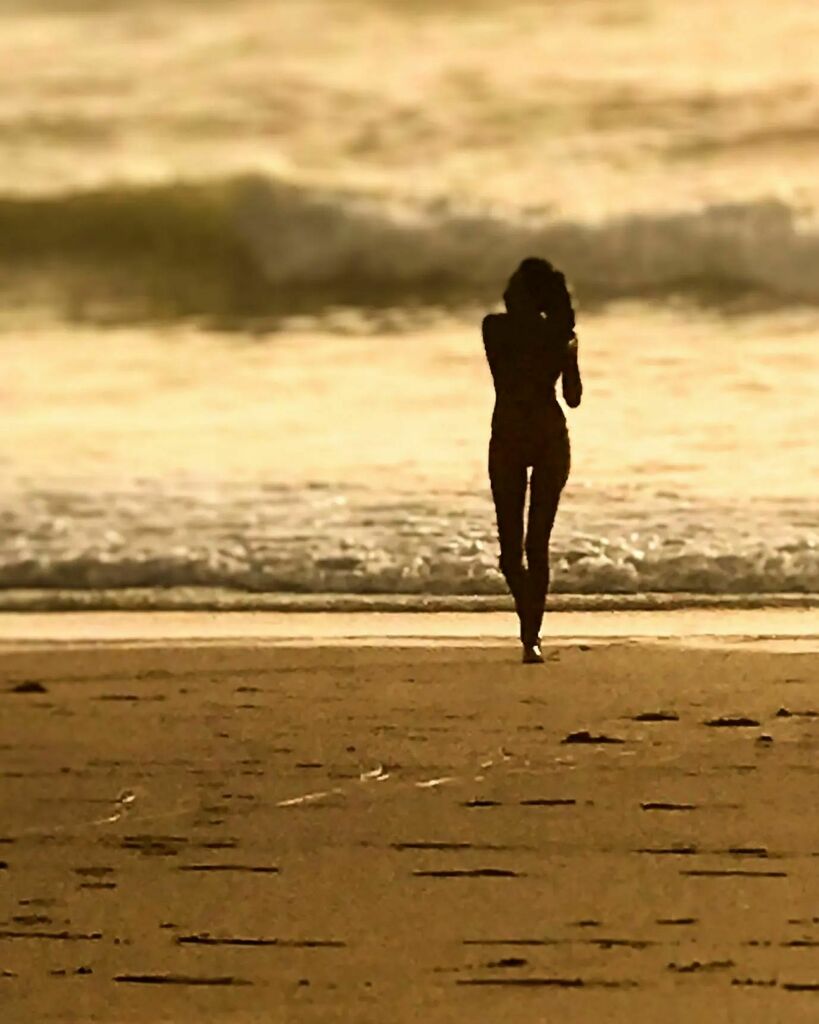 serenasboard's tweet photo. Evening dips in the sea, nights by the beach and mornings in the sun really do make everything better
+
+
#beachvibes #seaswimming #portugal #vanlife #beachdays https://t.co/syT1jYwZuW https://t.co/rwHDqUqhK3