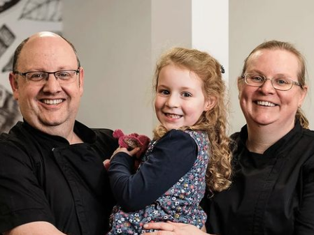 🍫🍷Maurice &amp; Helen from Federation Chocolate decided making chocolate all day didn't spark quiiite enough joy, so they're making it in a vineyard!!
At Every Man &amp; His Dog they'll be creating their famous #beantobar chocolate among the vines... bliss!!😌👇
artisansbend.com/collections/fe…