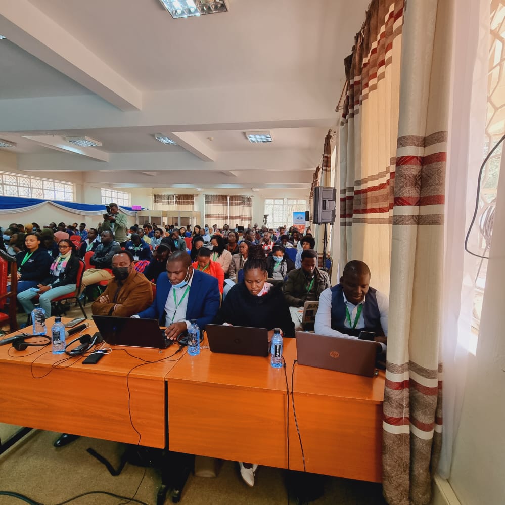 PACJA1's tweet photo. prof Julius Kewir from Cameroon giving his lecture at the Nairobi @Summer_School1 on #ClimateJustice taking place @KenyattaUni @AYICC @_AfricanUnion @UNFCCC @Cop27P  #COP27 https://t.co/G3CZYKDLLY
