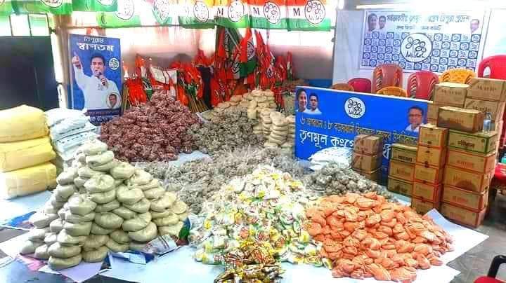 BIJOY_WB's tweet photo. .@AITC4Tripura with Relief to Stand by flood-hit People of #Assam

Relief are being sent to the Families Affected by the catastrophic #Floods in #Kachar District, Including #Silchar

@abhishekaitc
#AssamFloods2022 
#WBTMCP @MamataOfficial @abhishekaitc https://t.co/h0a3Ky4orI