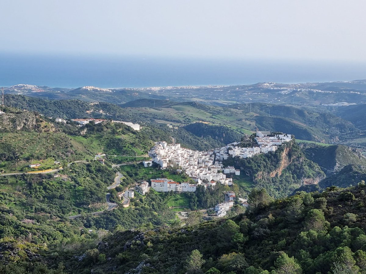 #EfeméridesAndaluzas
🗓️ 5 de julio de 1885.
Nace Blas Infante Pérez de Vargas en Casares 
(- Málaga).
 
[📷 Fuente imágenes:
1. <a href="/_manuelruiz/">Manuel Ruiz Romero🇯🇴</a>.
2. <a href="/meerdotcom/">Meer</a>. Casares fotografiado por ©Nicolás Muller (1967).
3 y 4. <a href="/aytocasares/">Ayuntamiento Casares</a>. Casa natal de Infante (archivo) y vista del pueblo.