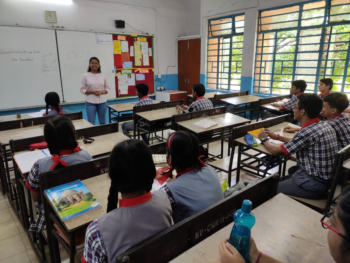 KVDurgapurCMERI's tweet photo. Counselling and mentoring by Alumnus - Ms Raima Ghatak, 2018 Batch AISSCE(school topper ) 
#proudmoment
#ProudKVians

@EduMinOfIndia 
@KVS_HQ 
@ROKolkata 
@binodbehera25 
@PKCHANDRAN12 
@hl_chaudhary 
@PKTailor15 https://t.co/kkxINXzCpF