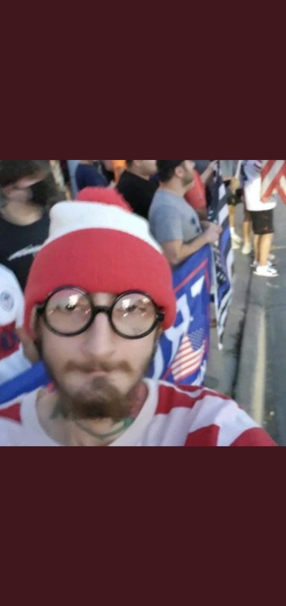 solarkuro's tweet photo. @OkoMojeL @theeunfluencer @EvaChanda @LeftismForU saying he's a liberal doesn't speak louder than pictures of him actually attending republican rally's. is it not obvious he is baiting ? saying he's a liberal and shooting up a 4th of july event while obviously being a rightist in his actions? https://t.co/C406gQlbIl