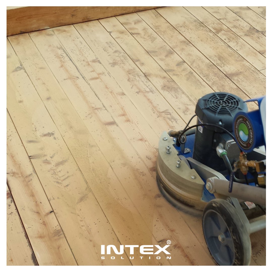 orbot_intex's tweet photo. 簡単な作業ではありませんが、
オーボットは無垢の木を削ることもできます!
#ORBOT #オーボット
#INTEXSOLUTION #インテックスソリューション #フローリング https://t.co/FExl6uAiV1