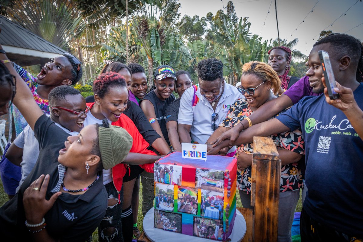 Sofilundin's tweet photo. It takes tremendous courage and strength to fight for the rights to love in a country where being a sexual minority is a crime. I salute the brave activists and congratulate them for the 10th Pride event. ππͺπ½#Pride2022 #prideug @KashaJacqueline @richardlusimbo @shivanpavinmako https://t.co/Tvj3VGUcQn