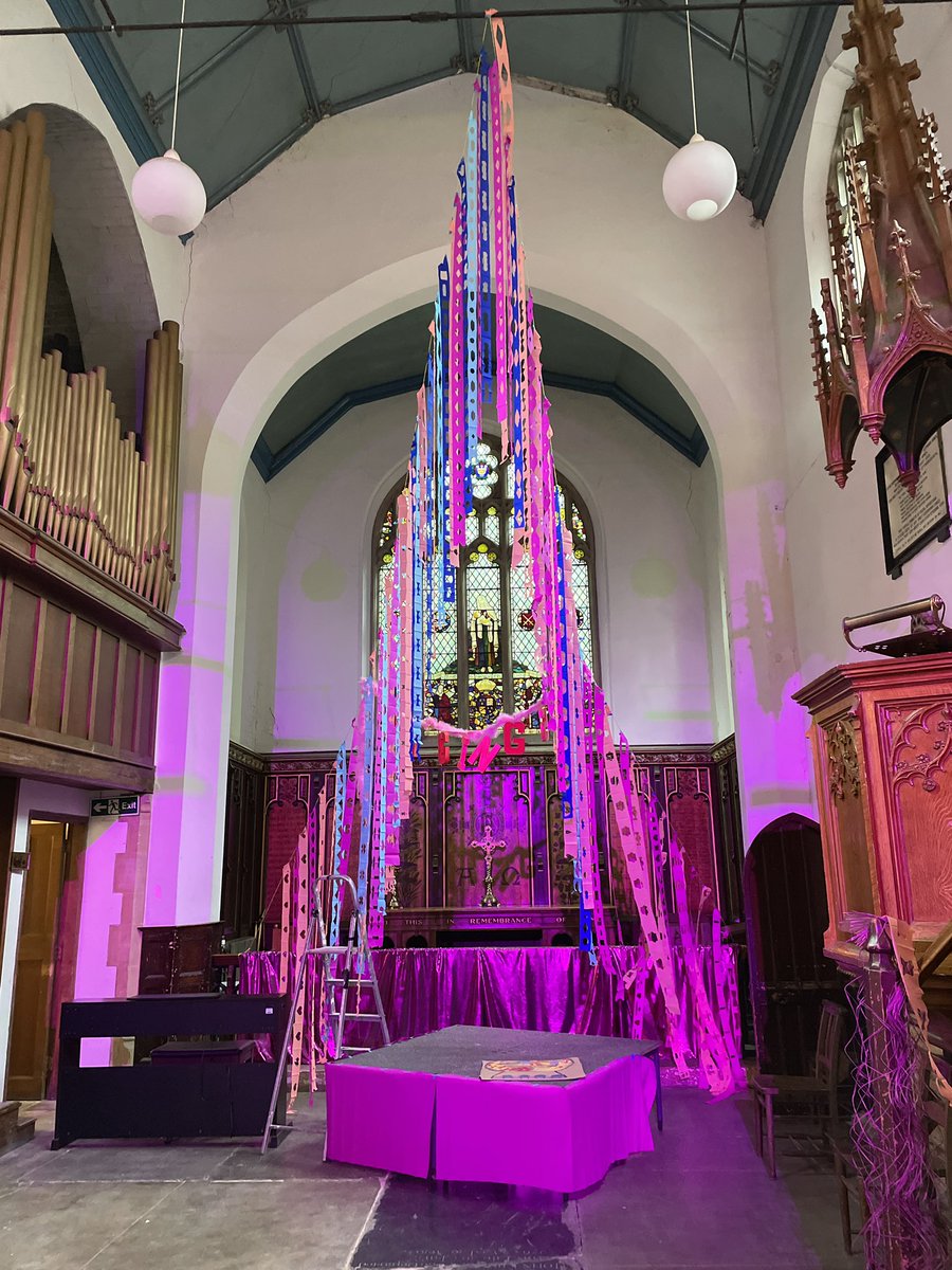 The stage is set for our ‘Raging Sea’ event today: a free celebration of poetry, artworks, performances and storytelling by people with lived experience of migration.

Register and find out more here: eventbrite.com/e/raging-sea-e…