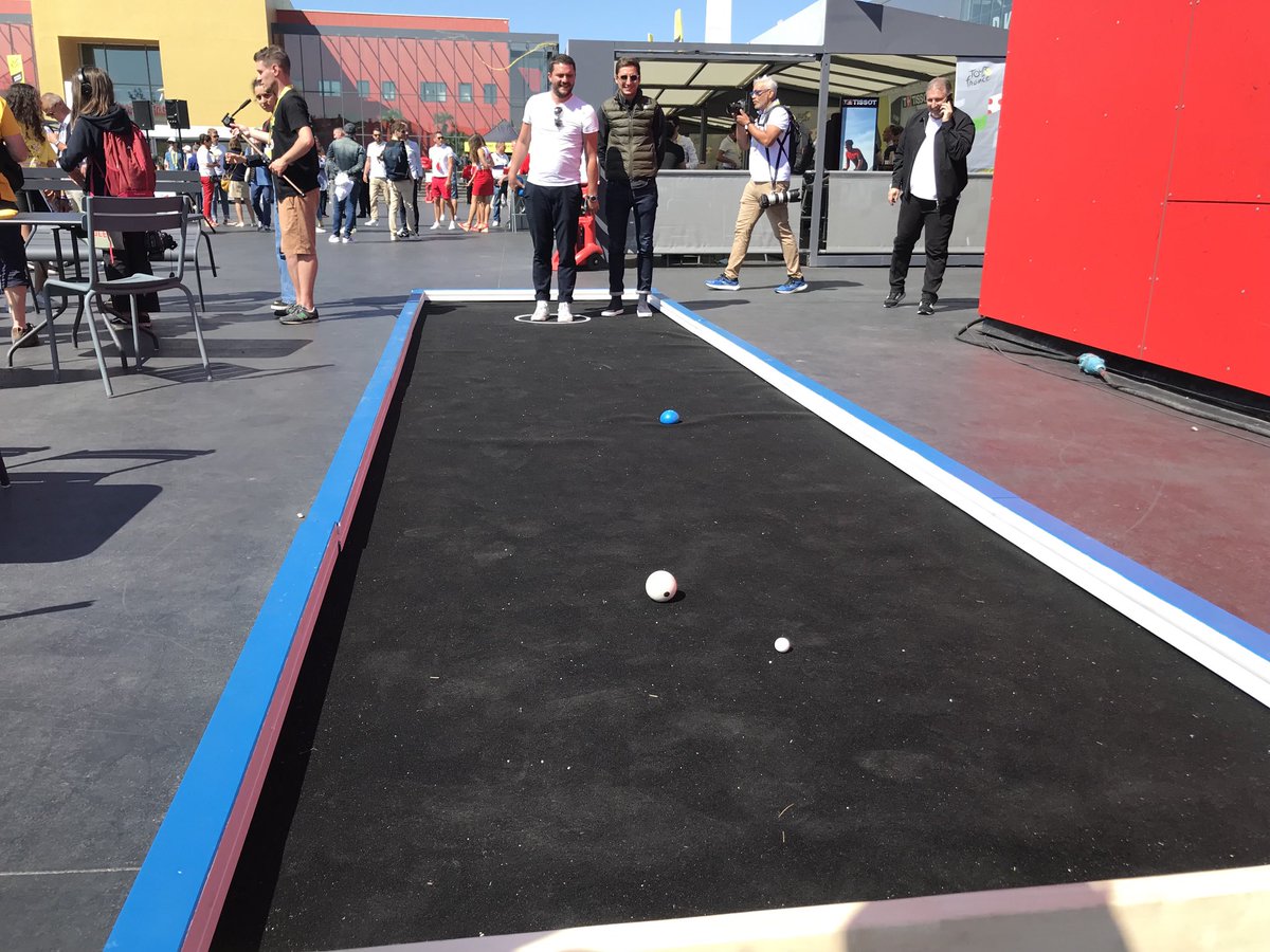 DM_Giulia's tweet photo. Il n’y a pas que le vélo sur le Tour ! Il y a de quoi s’occuper En attendant le départ ! #Tourdefrance2022 #dunkerque https://t.co/BqDtVXEUfb