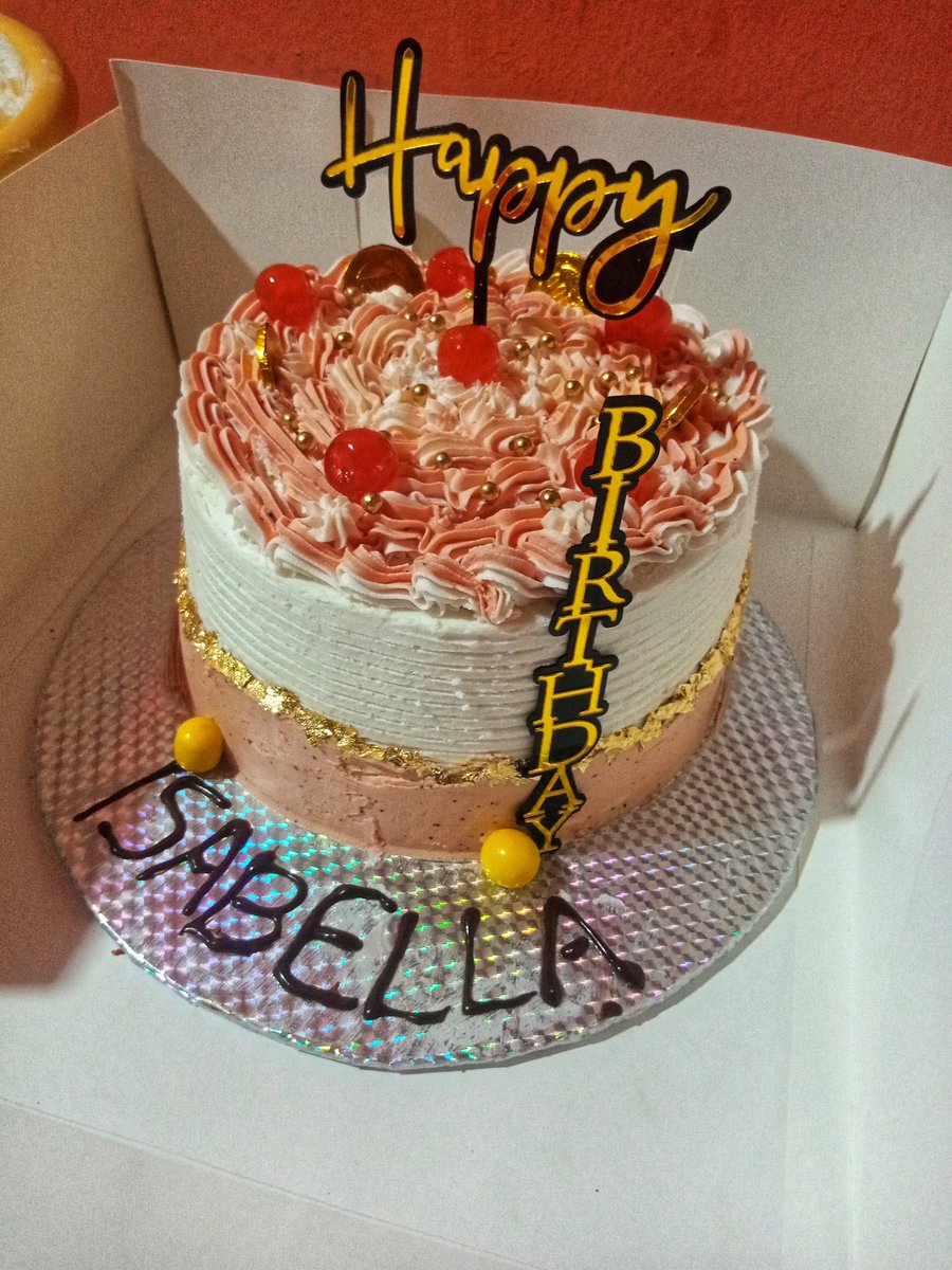 D_odogwubaker's tweet photo. Good morning folks 💫🌹❤️
#letsconnect 
#letscakeit 
The Baker 👩‍🍳🍽️     The Cake 🎂🌻 https://t.co/KQl4rcloCA