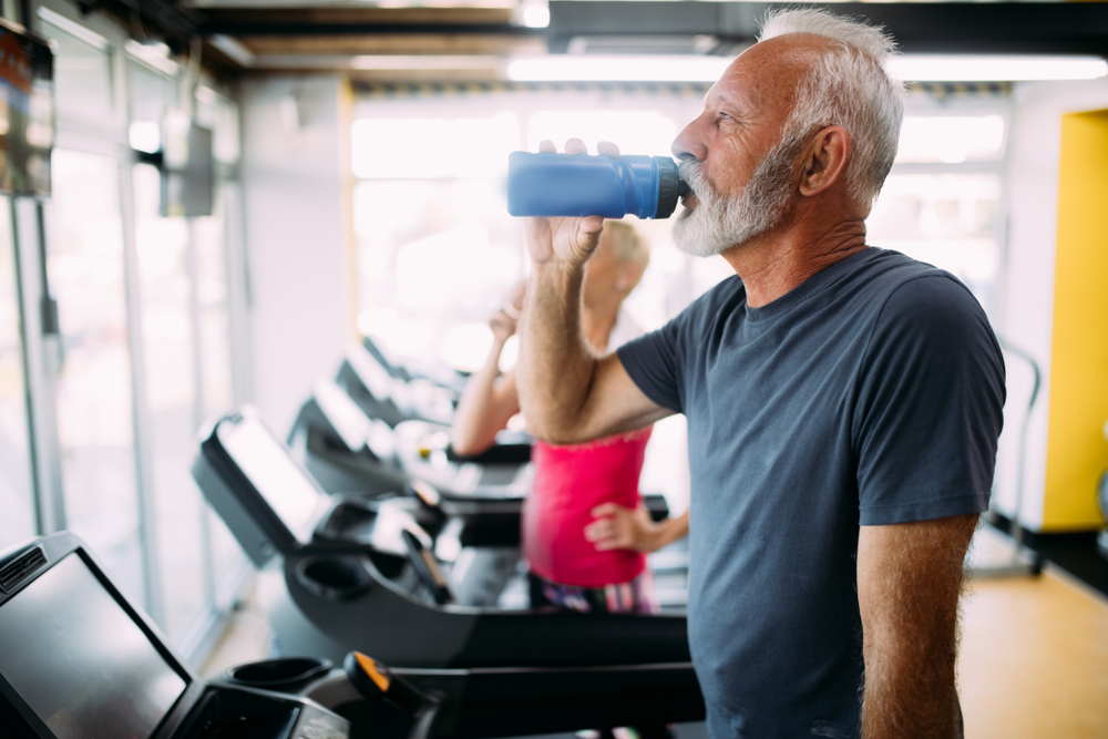 Un sistema inmunológico más fuerte, el control del peso y la disminución de grasa corporal, mejor consumo de oxígeno, mayor flexibilidad y densidad ósea, disminución del estrés, la ansiedad, el insomnio; son algunos de los beneficios del deporte en la tercera edad.
#CardioTwitter