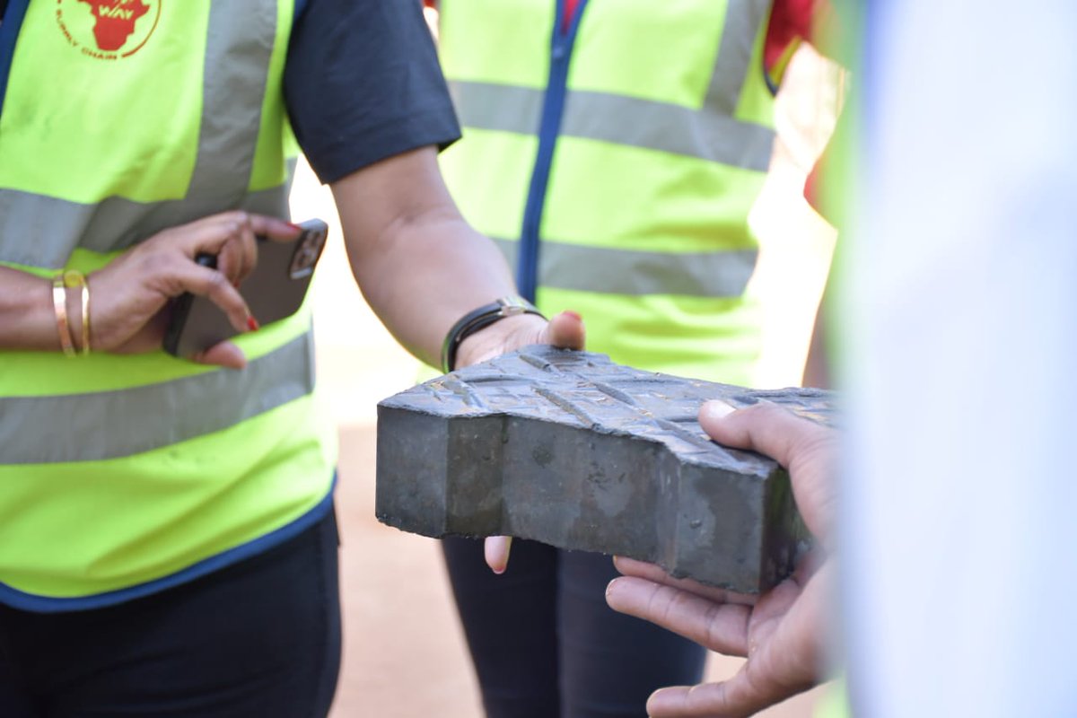 CocaColaBevUg's tweet image. Last week @patriciaobozuwa, Shiletsi Makhofane, Emily Waita Macharia, @DianaApioK, Eng. Rachel Muli &amp;amp; @skaheru of Coca-Cola Beverages Africa, Uganda visited @RecyclingUG in Kinawataka, an initiative of @centurybottling and witnessed first-hand our #WorldWithoutWaste programs.