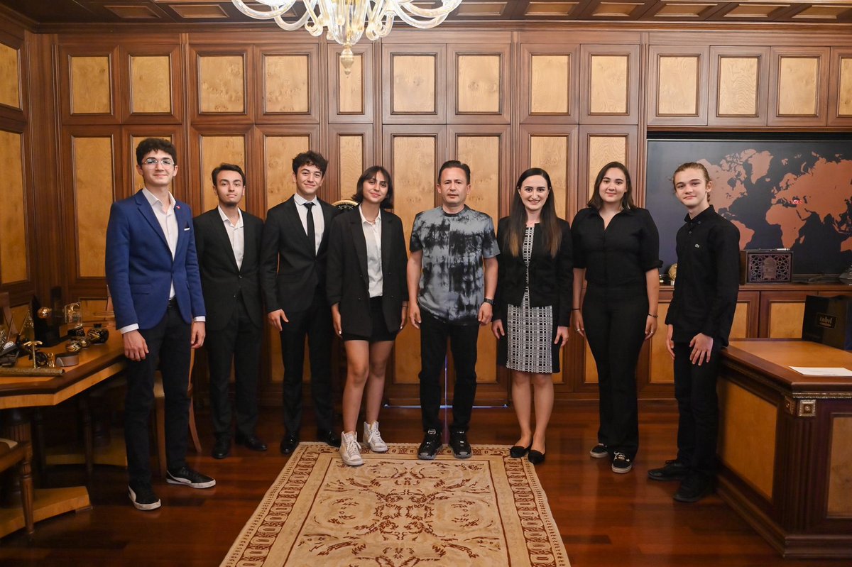 drsadiyazici's tweet photo. Tuzla Doğa Koleji Lisesi Müdür Yardımcısı Meltem Kılıçaslan ve hayata geçirdikleri TÜBİTAK onaylı projenin ekibi misafirimiz oldular. Kendilerine teşekkür ediyor, çalışmalarında kolaylıklar diliyorum. https://t.co/YbnIM76fSa