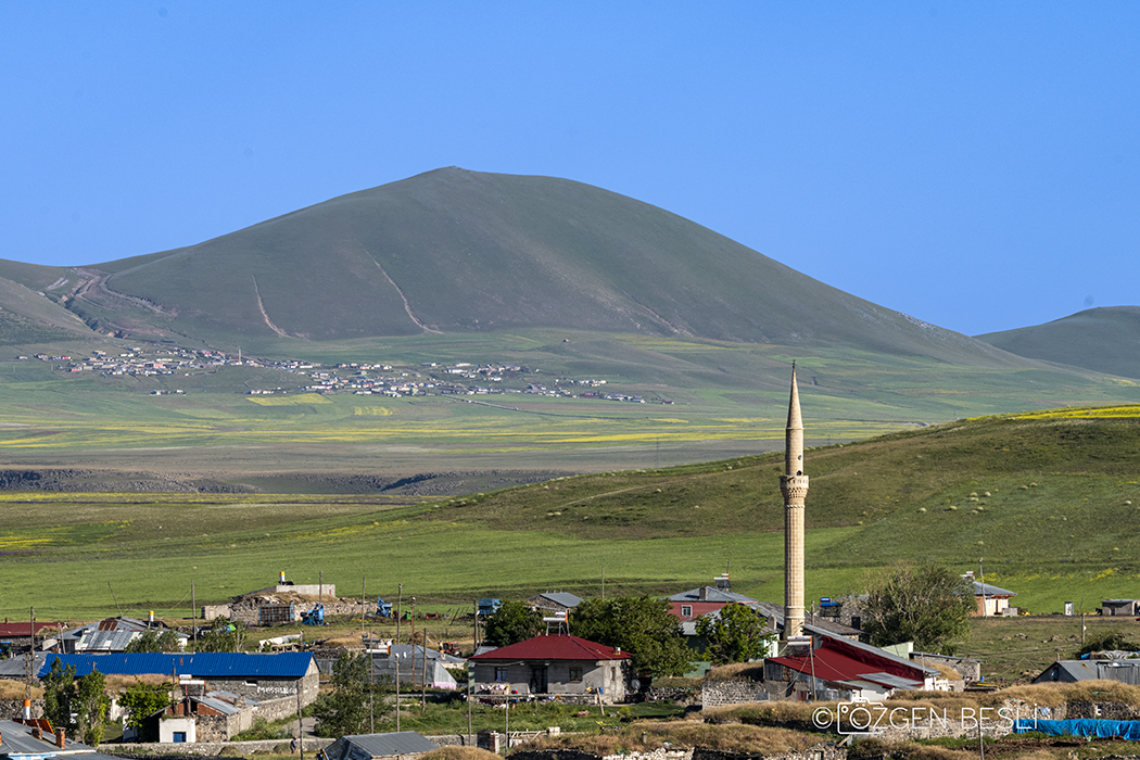 ozgenbesli's tweet photo. Benliahmet ve Ağadeve Köyü / KARS https://t.co/7ThirxEG60