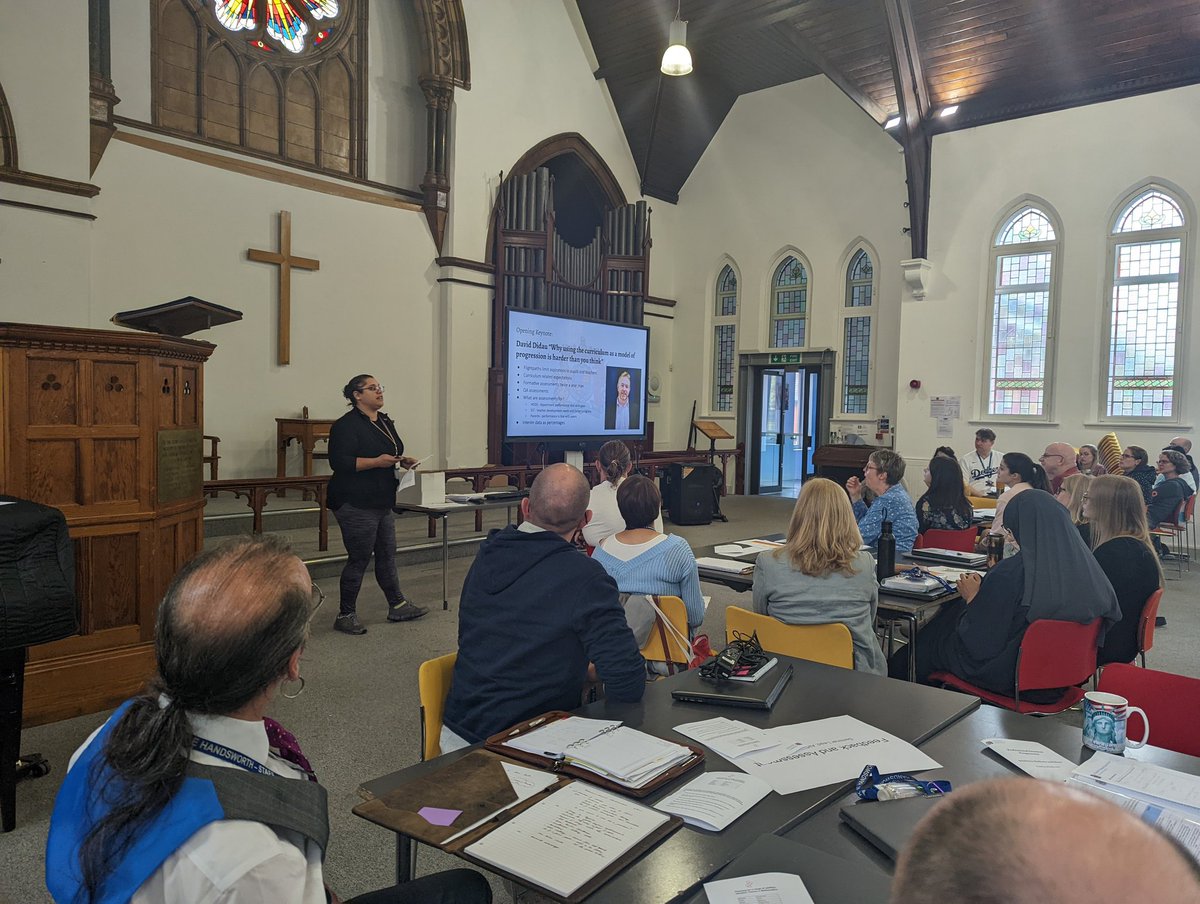 Miss_Goodyear's tweet photo. @researchEDBrum lives on at Handsworth! For our Professional Seminar consolidation today , here is the brilliant @EmmaDidAThing summarising the talks she attended @DavidDidau #professionalsatwork #researched #justyouwaitforResearchEdBlackCountry @stoneman_claire @brown_andrew86 https://t.co/2g2yKXRN3R