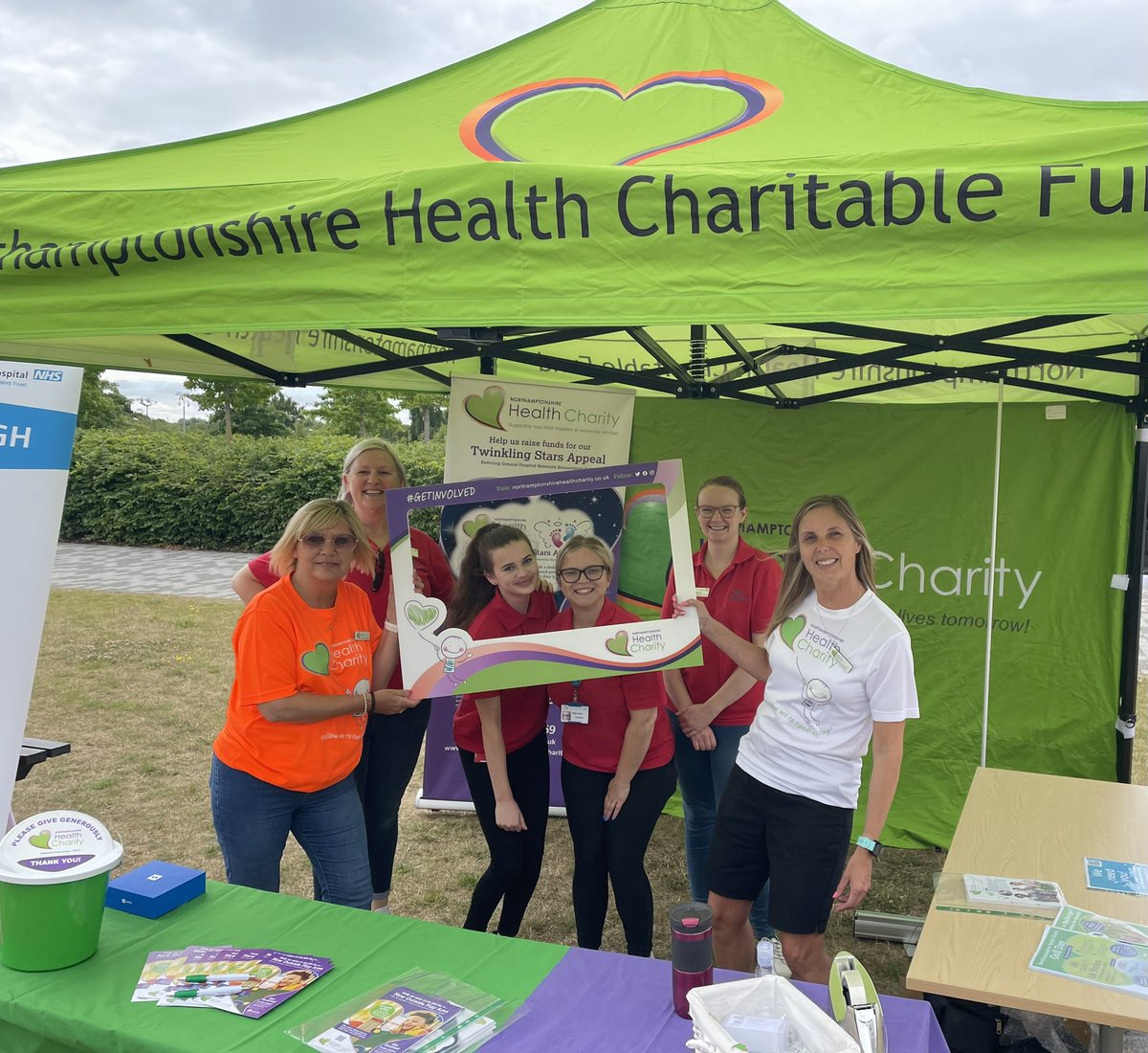 UniNhantsFHES's tweet image. Our teams are hosting an #NHSBigTea event at Waterside, in aid of @NHCFGreenHeart.

It’s open to all with a raffle and tombola with great prizes on offer…and you can even make your own healthy drink with our #smoothie bike!
