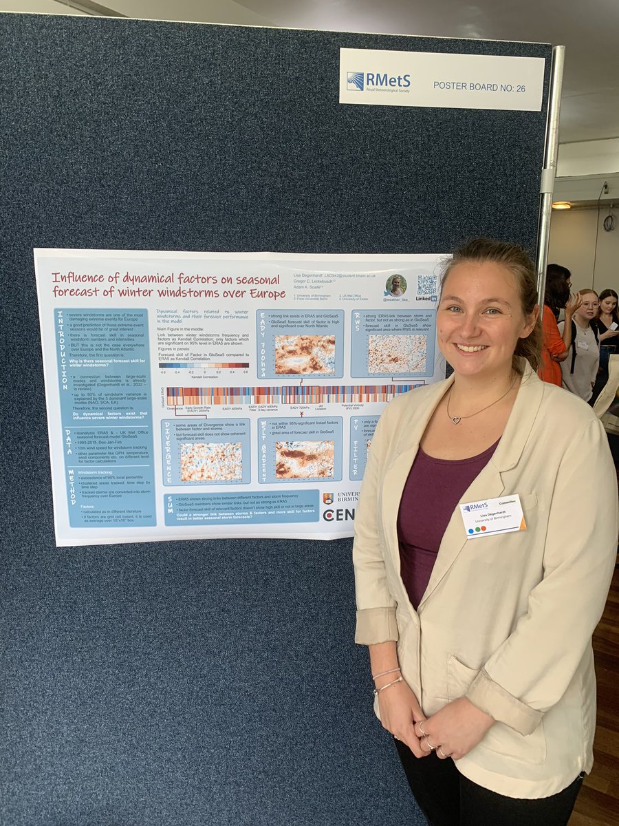 weather_lisa_'s tweet image. In my final year, I finally was able to present a poster in person and make this typical conference picture. 

Thanks @RMetS for this opportunity and to all the interested scientists that passed by my poster. #RMetSStudents