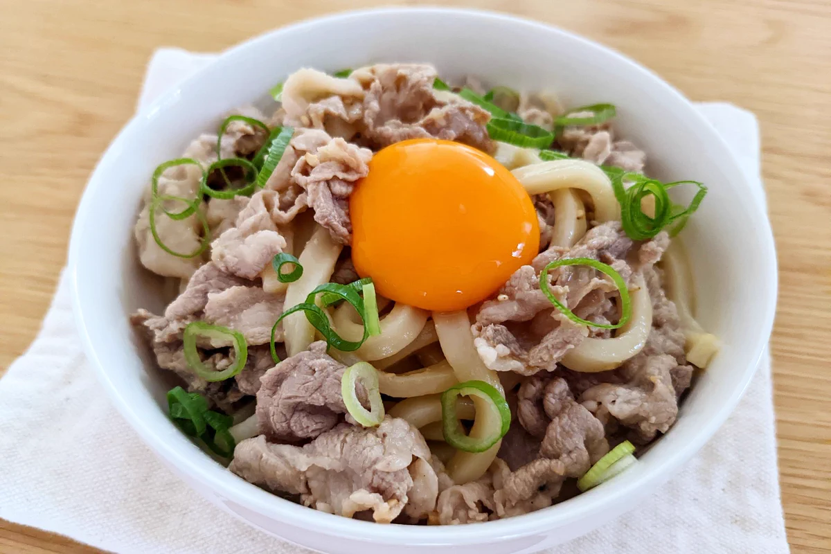 味噌を加えるのがミソ！簡単「みそ豚しゃぶ釜玉うどん」