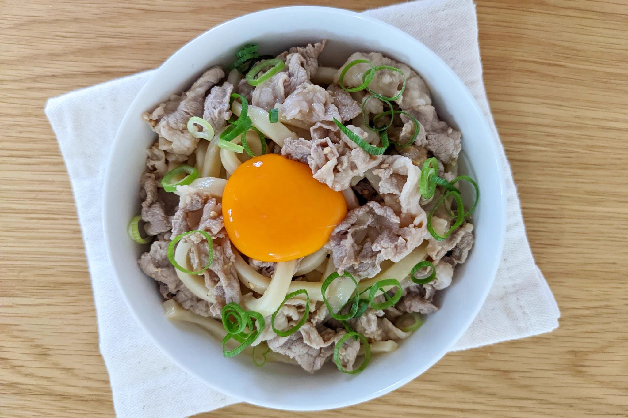 味噌を加えるのがミソ！簡単「みそ豚しゃぶ釜玉うどん」