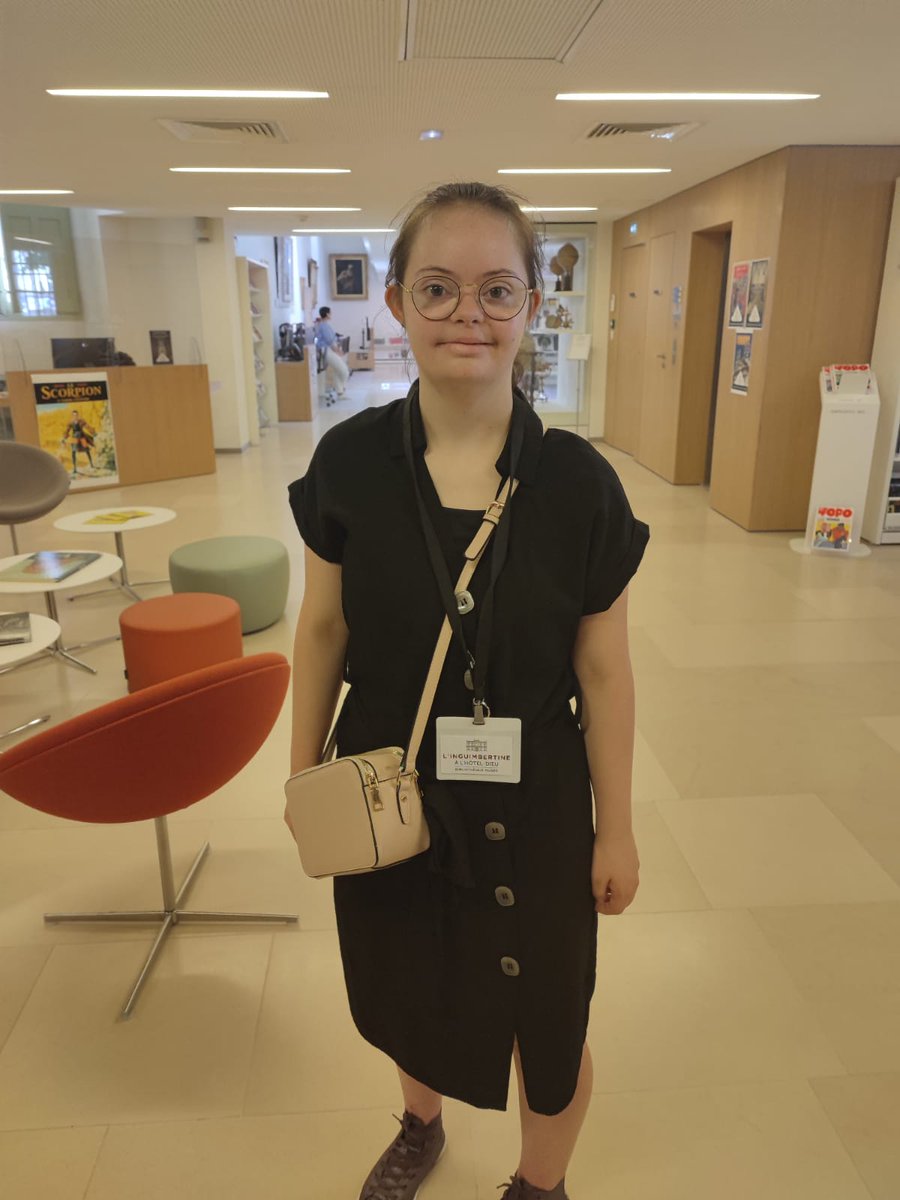 carolineboudet's tweet photo. Elle, c'est Éloïse. Elle a 20 ans et aujourd'hui est son 1er jour de travail à la bibliothèque de Carpentras. Sa mère me dit "il y a 20 ans, on ne nous laissait aucun espoir". Le chemin a été très dur mais Éloïse est fière et heureuse. Et moi, ça me donne de la force. https://t.co/eKYRC07qQX