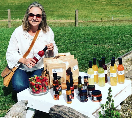 🥄Helen was taken with the wonderful range of produce at the Victorian Farmer’s Market &amp; decided to put her energy &amp; ideas to use!
Drawing on recipes from people &amp; places she's known, Helen created Stir Crazy Lady &amp; a unique range of #handmade produce😋👇
artisansbend.com/collections/st…