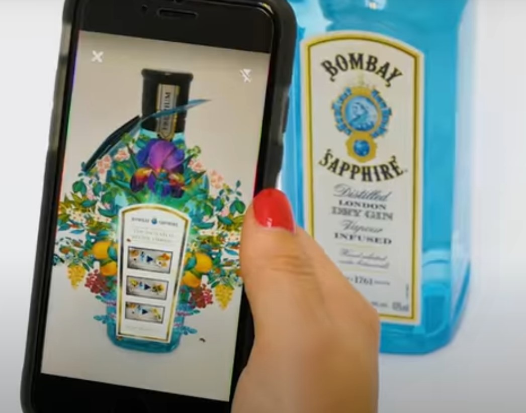 whatzhat's tweet photo. 2 - Augmented reality - #Augmentedreality is the future of packaging. It can be used to improve the packaging design process.
Now, you can create an interactive and engaging experience for your customers that will leave them wanting more.
#designtrend2022 https://t.co/nea8vgFYAa