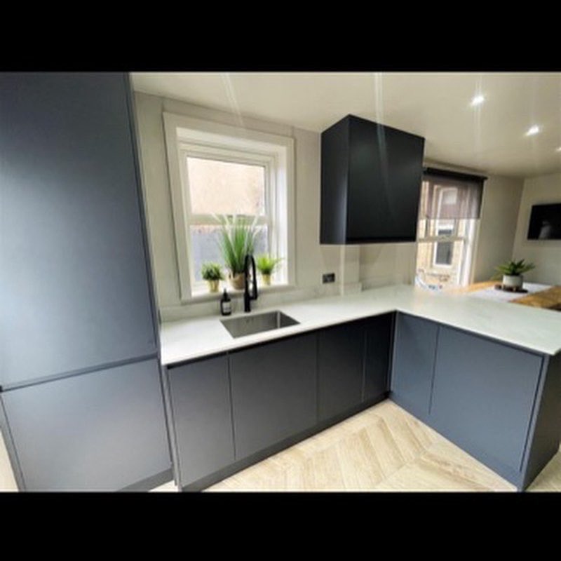 Olly London Kitchen Worktop Fitter tweet media