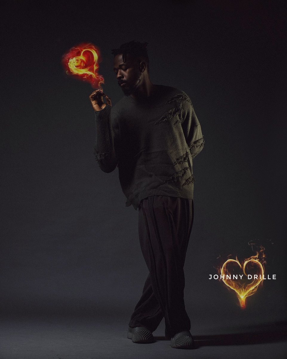 HartKelving's tweet photo. Happy birthday @Johnnydrille ... Thank you for always lighting up our hearts with your songs. I wish you greater heights in all your endeavors... Today is also my mum's birthday 🎂.
My favorite artiste and my favorite woman celebrating today🥳.

Tuchel
Ronaldo
Kante
#johnnydrille https://t.co/MugnTYDYw1