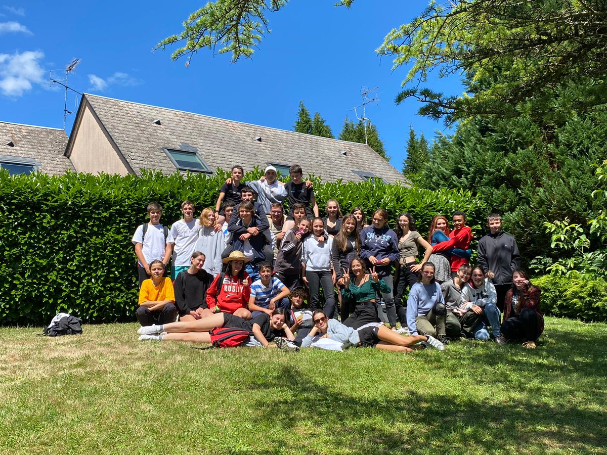 Heureux élèves de 3e du collège <a href="/triouzoune/">Collège de la Triouzoune</a> <a href="/DSDEN19/">DSDEN de la Corrèze</a> <a href="/aclimoges/">Académie de Limoges</a> une fois les épreuves du DNB passées. Un cycle s'achève. Bientôt de nouvelles aventures