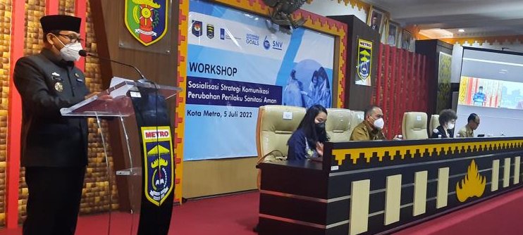 SNVIndonesia's tweet photo. With SNV support, the #metro city of #lampung has developed a #sanitation, #healthandhygiene #behaviourchangecommunication strategy. Today in its socialization workshop, the Mayor declared an official adoption of the strategy as guidelines for #sanitationpromotion in the city https://t.co/tQWVuVIWkc